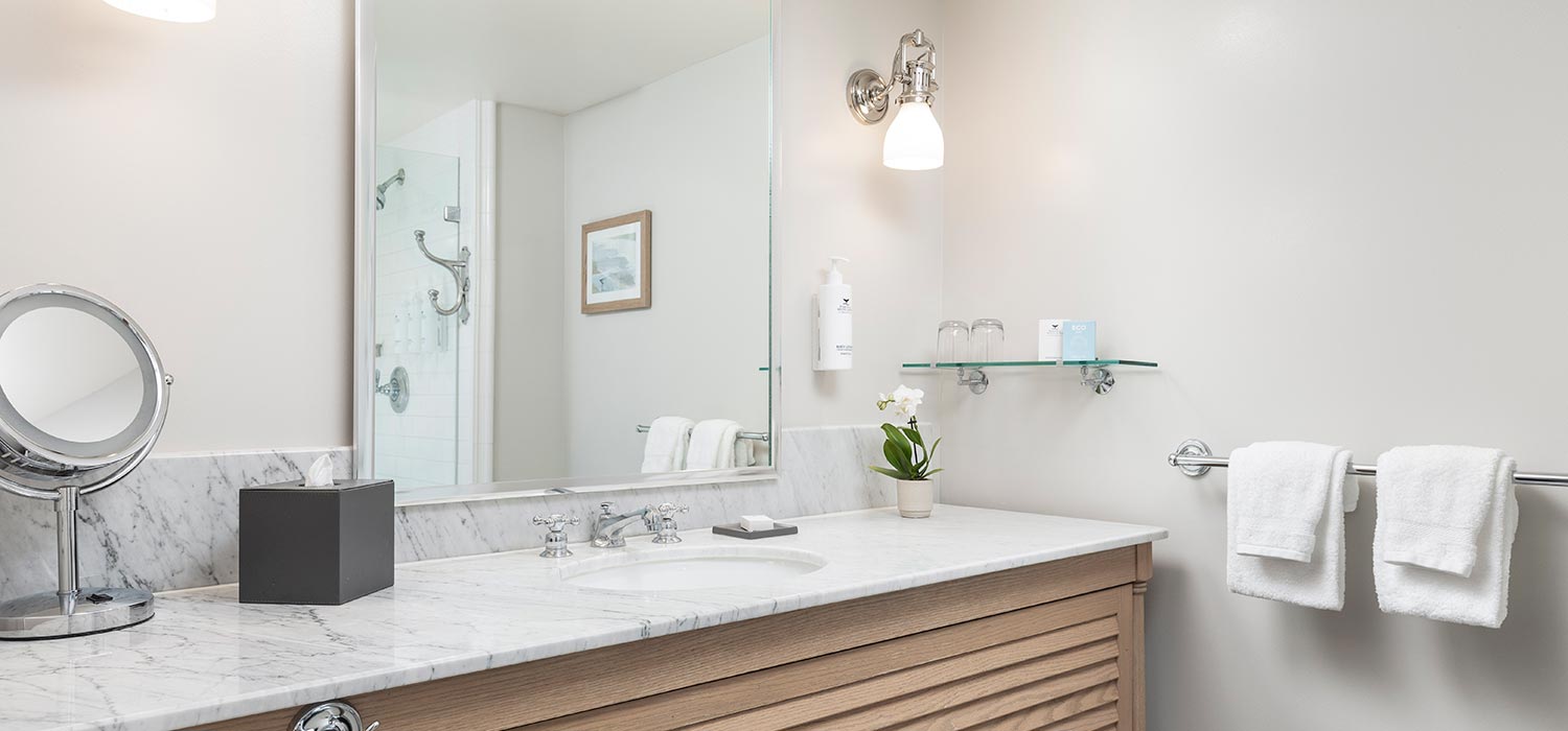 Portola Room bathroom.