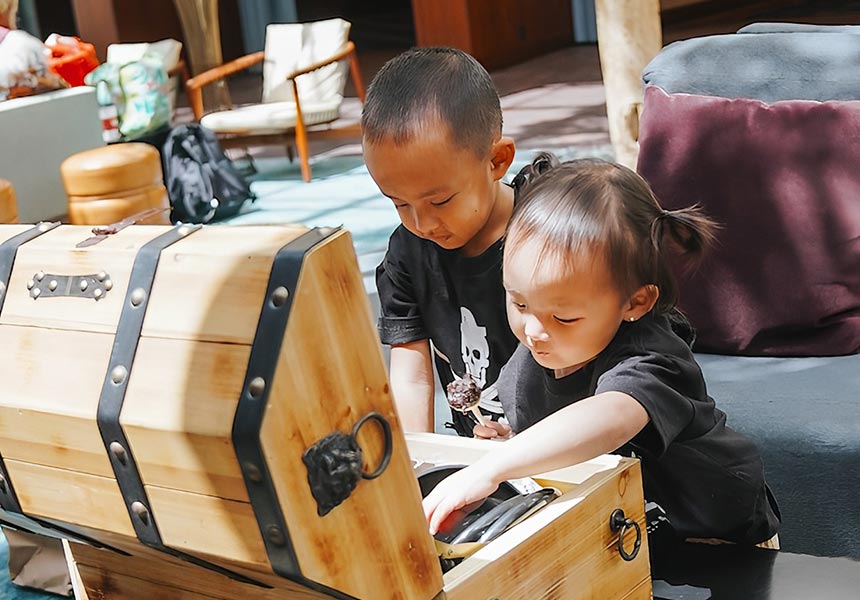 Kids playing with treasure chest.